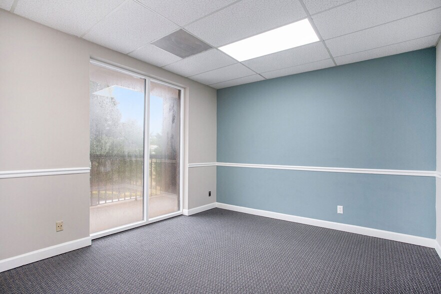 More Photos Of 5300 Memorial Dr, Stone Mountain Office For Lease