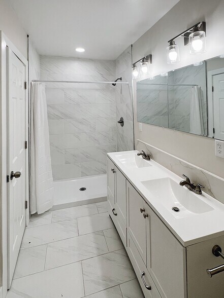 More Photos Of 301 Rivergate Way, Sacramento Multifamily For Sale