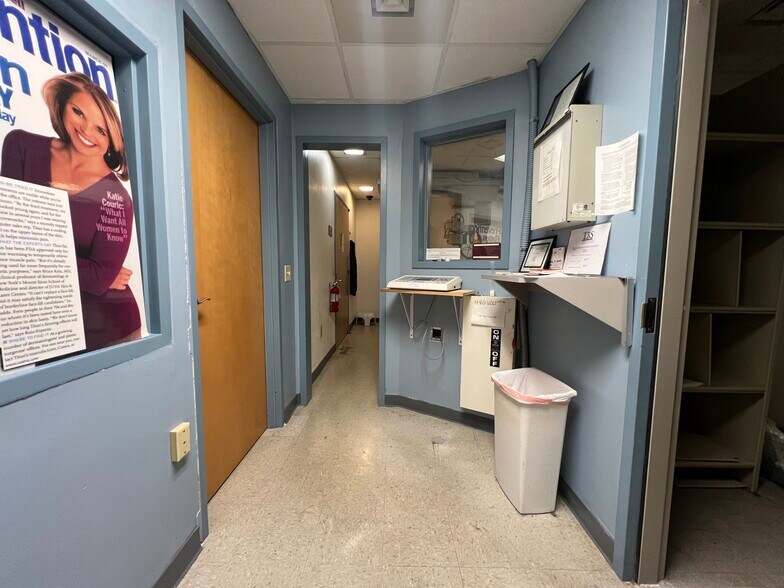 More Photos Of 872 Ohio Pike, Cincinnati Medical For Sale