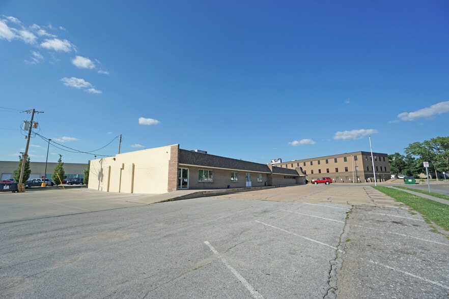 More Photos Of 7444 Farnam St, Omaha Office For Sale