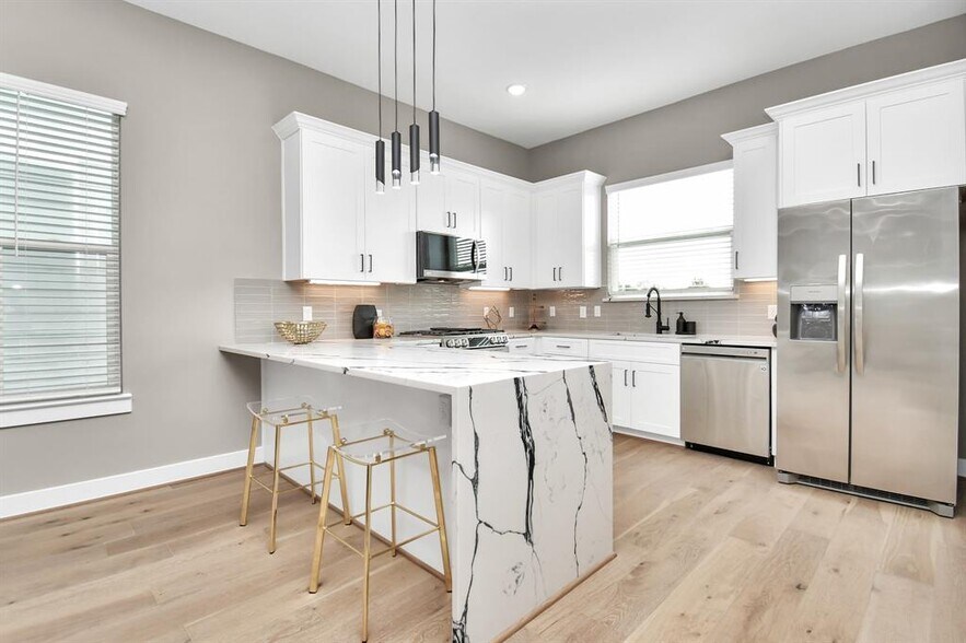 More Photos Of 316 Thornton Rd, Houston Apartments For Sale