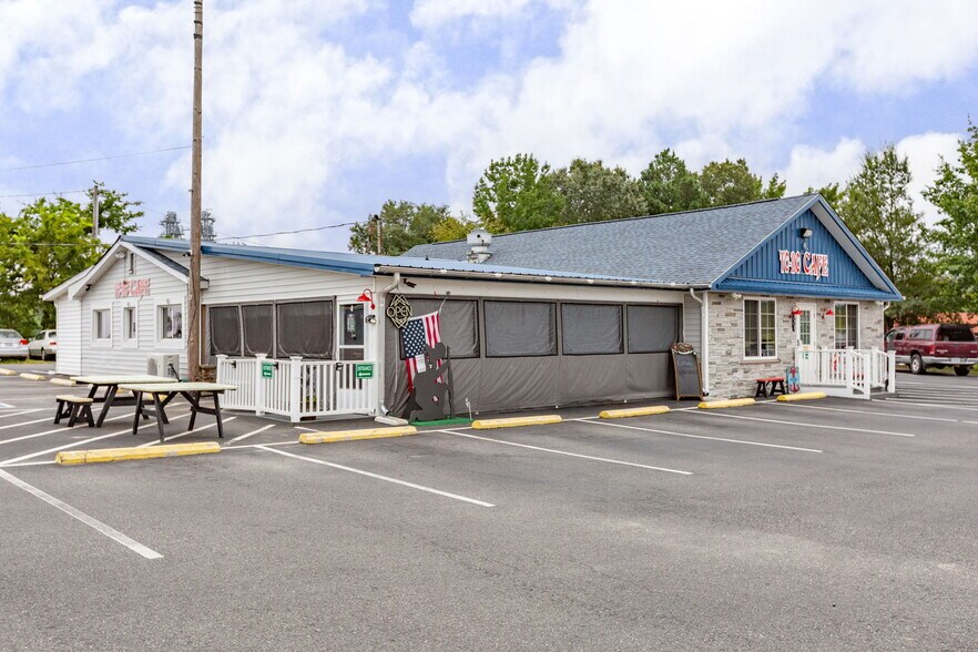 More Photos Of 1006 & 1008 S Church Lane, Tappahannock General Retail For Sale