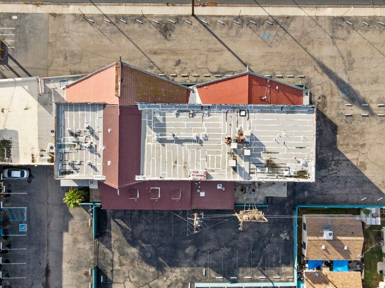 More Photos Of 276 Union Ave, Bakersfield Light Distribution For Sale