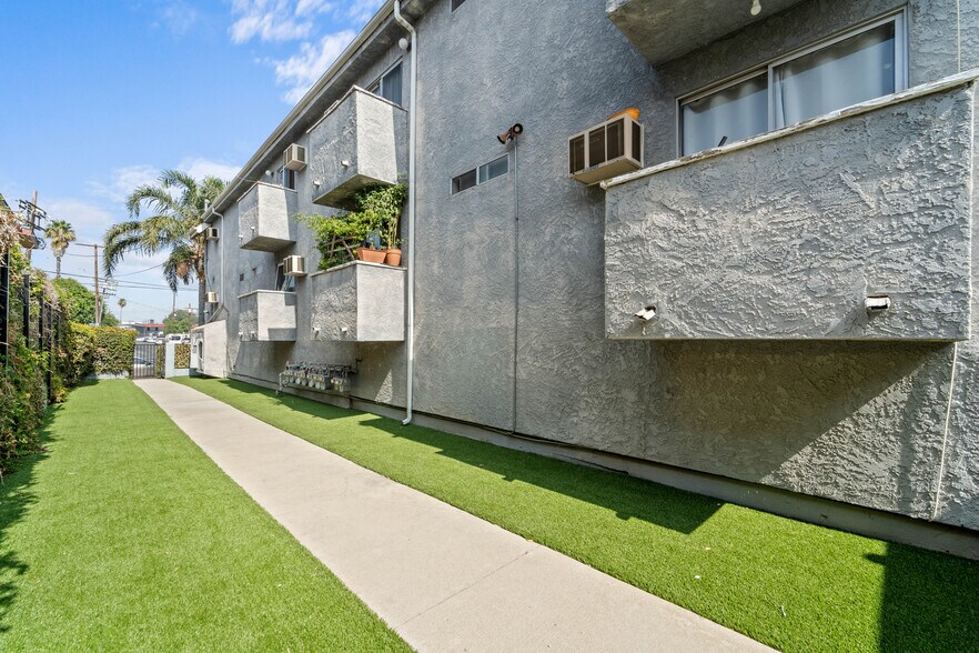 More Photos Of 18356 Napa St, Northridge Apartments For Sale
