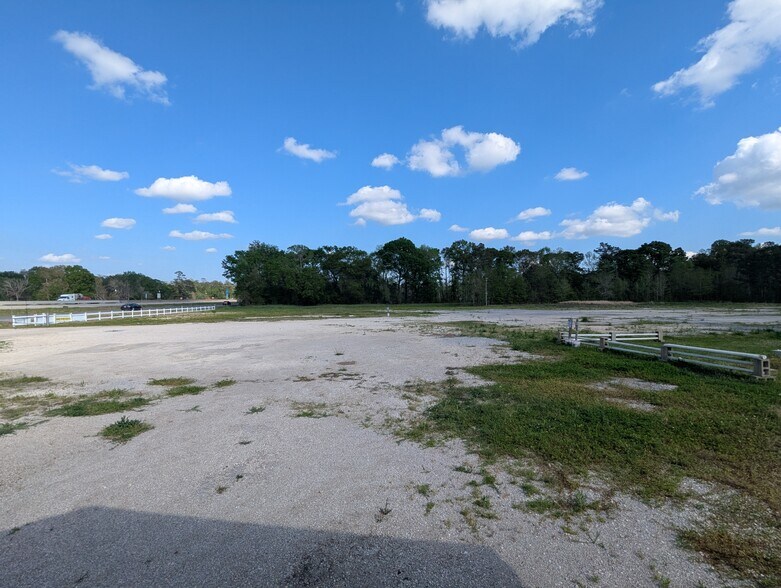 More Photos Of 16595 IH-10, Vidor Truck Terminal For Sale