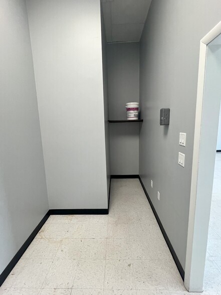 More Photos Of 122 Indian Springs Dr, Sandwich General Retail For Lease