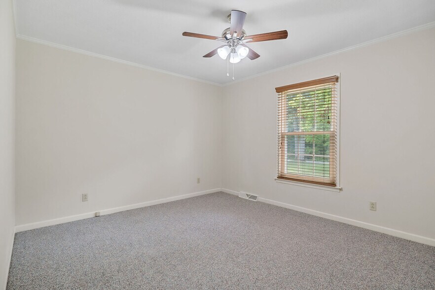 More Photos Of 1499 W Whitehall Rd, Cookeville Light Distribution For Sale