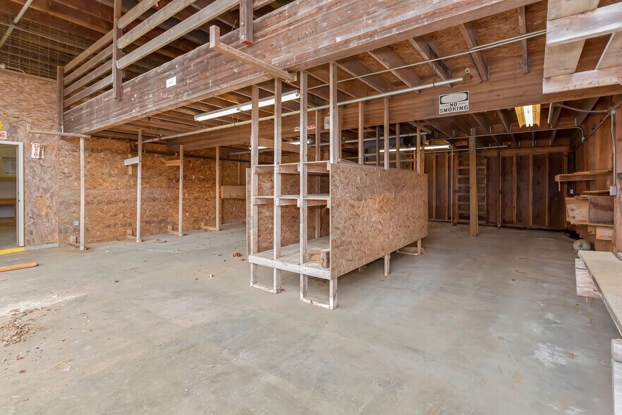 More Photos Of 9654 SE Southworth Dr, Port Orchard Industrial For Lease