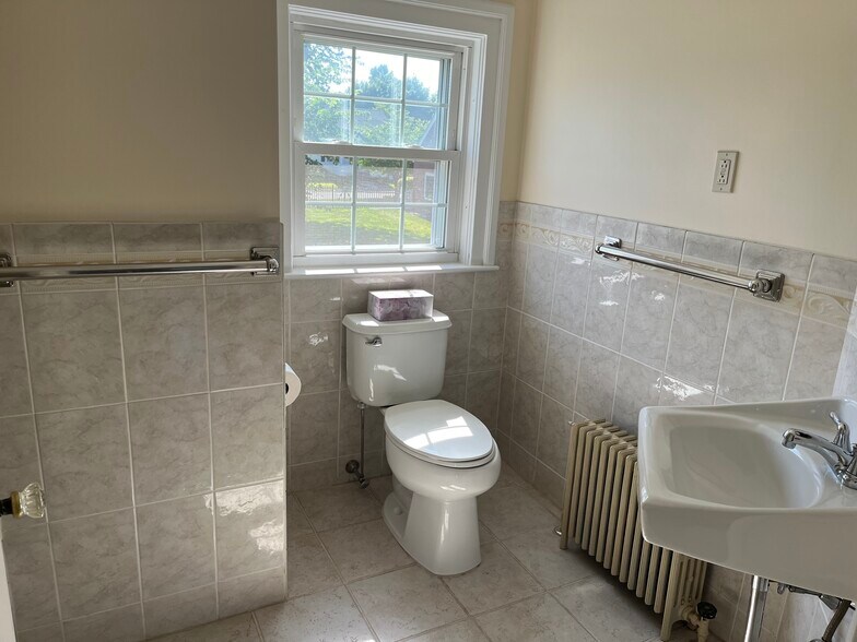 More Photos Of 188 Airport Rd, Warwick Office Residential For Sale