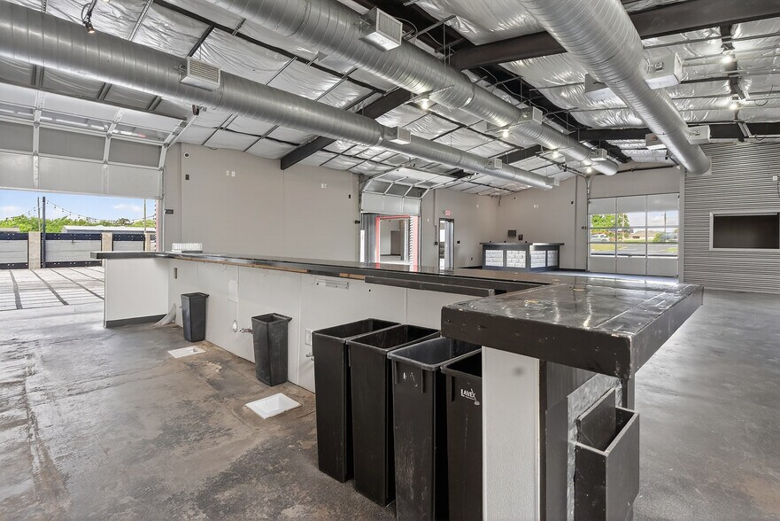 More Photos Of 2795 SW Wilshire Blvd, Burleson Flex For Lease