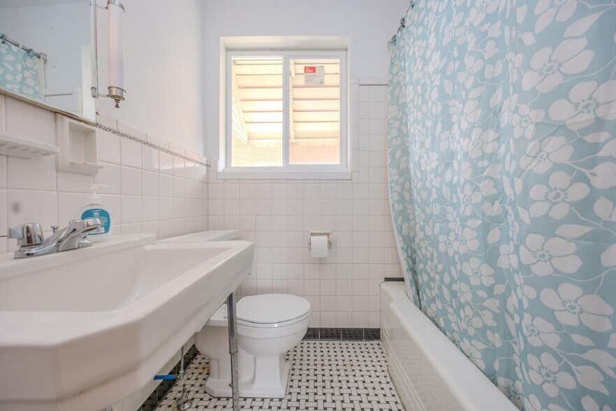 More Photos Of 2101 Pine Ave, Niagara Falls Storefront Retail Residential For Sale