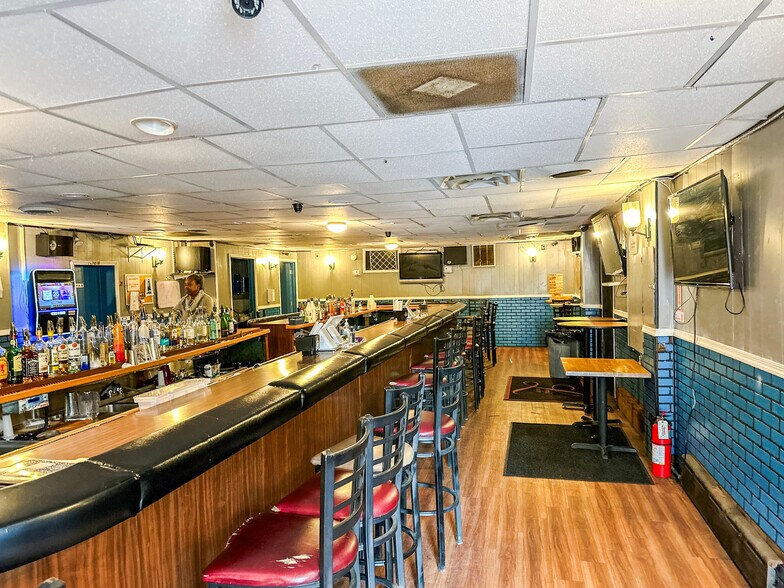 Primary Photo Of 1300 N Claymont St, Wilmington Bar For Sale