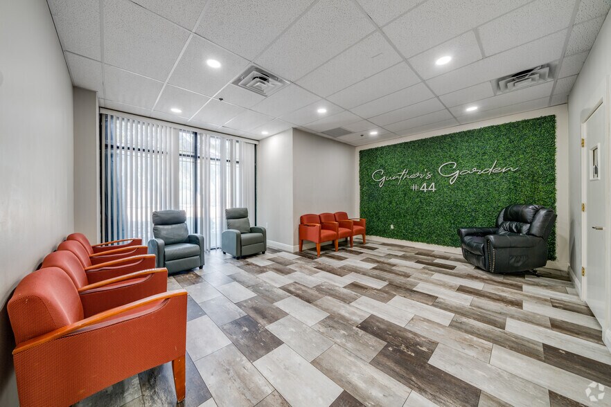 More Photos Of 5975 Sunset Dr, Miami Medical For Sale