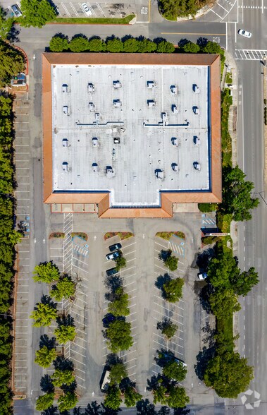 More Photos Of 2525 San Ramon Valley Blvd, San Ramon Bank For Lease