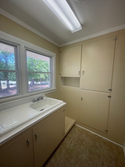 More Photos Of 203 N Hamilton St, Williamston Medical For Sale