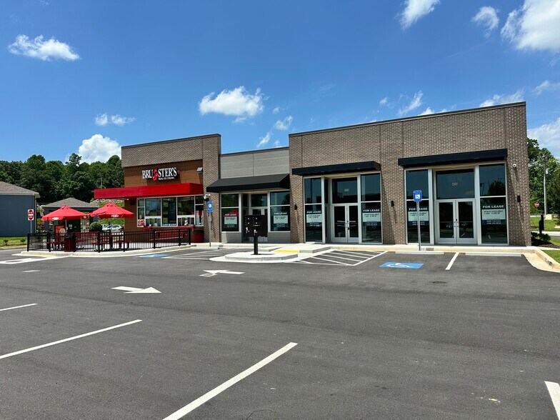 More Photos Of 83 N Georgia Ave, Dawsonville Restaurant For Lease