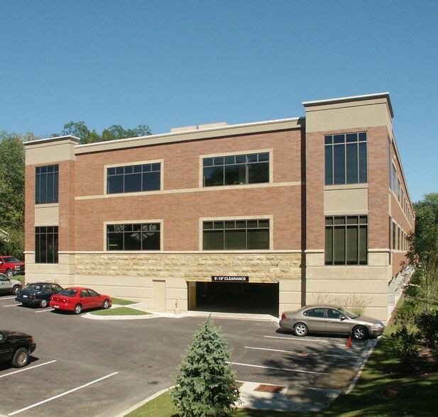 More Photos Of 8250 Kenwood Crossing Way, Cincinnati Medical For Lease