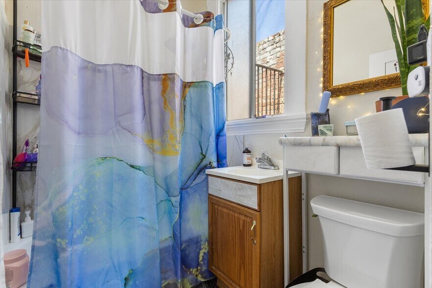 More Photos Of 498 25th St, Oakland Apartments For Sale