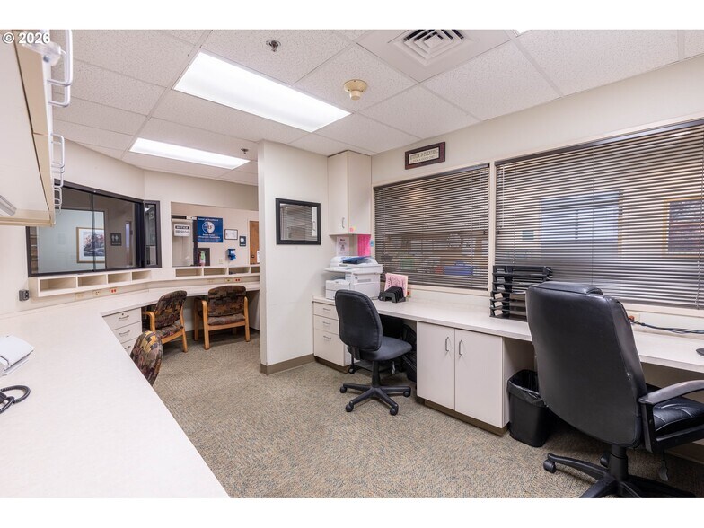 More Photos Of , Coos Bay Office For Sale