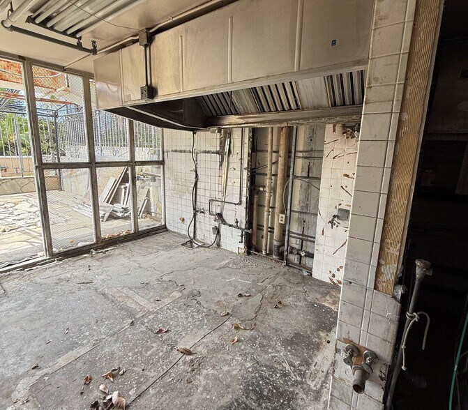 More Photos Of 1920 Ala Moana Blvd, Honolulu Hotel For Lease