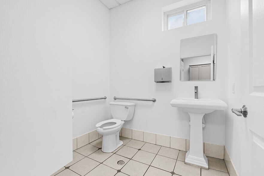 More Photos Of 1 W Englewood Ave, Englewood Freestanding For Lease