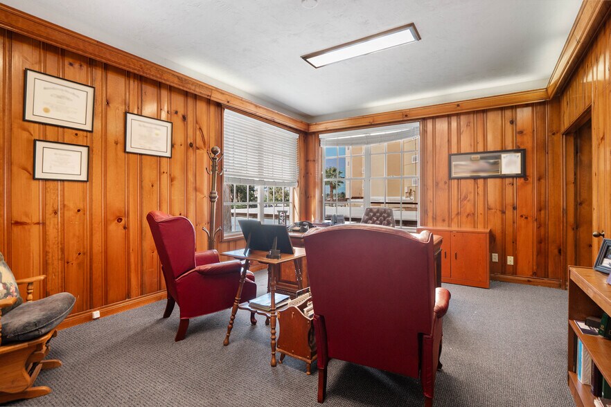 More Photos Of 123 Live Oak Ave, Daytona Beach Office Residential For Sale