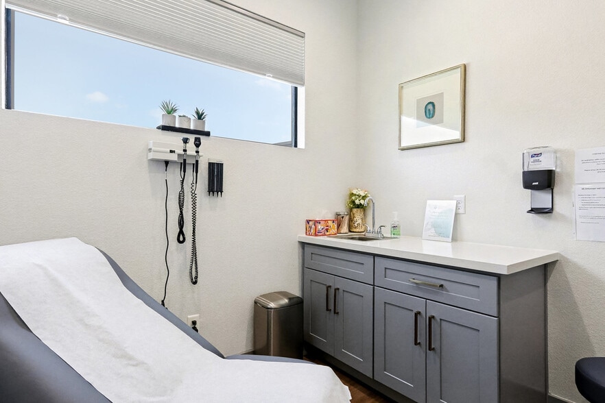 More Photos Of 205 Bella Katy Dr, Katy Medical For Sale