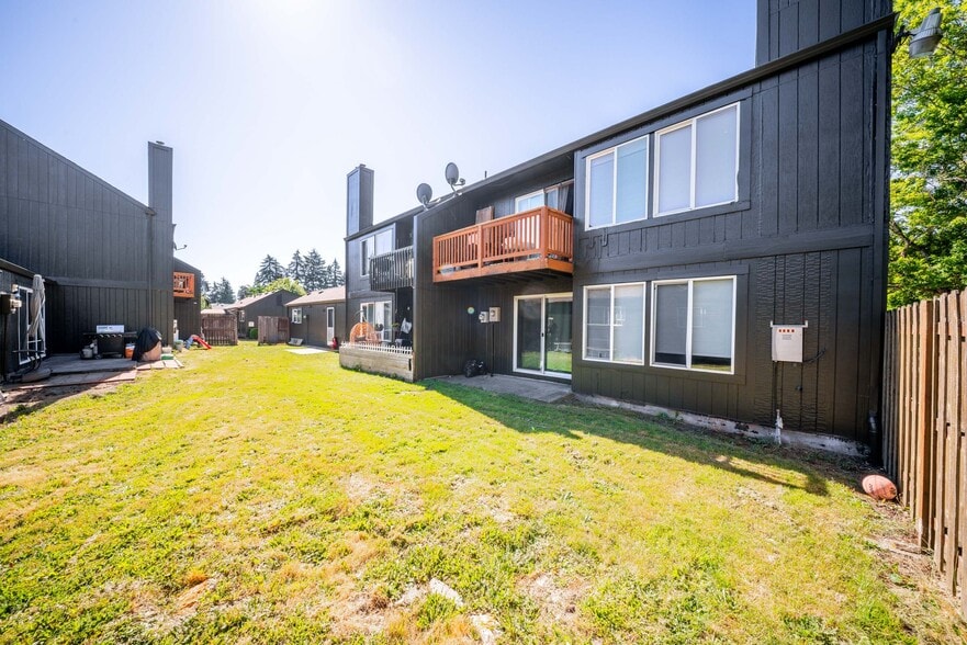 Primary Photo Of 1046 NE 17th Ave, Hillsboro Apartments For Sale