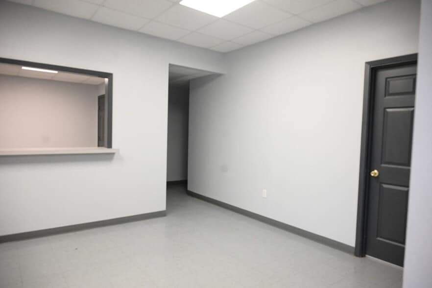 More Photos Of 3611 E State Highway 158, Midland Manufacturing For Sale