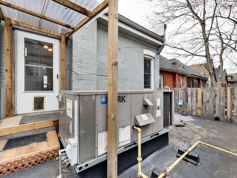 More Photos Of 443 Wentworth St N, Hamilton Storefront Retail Residential For Sale