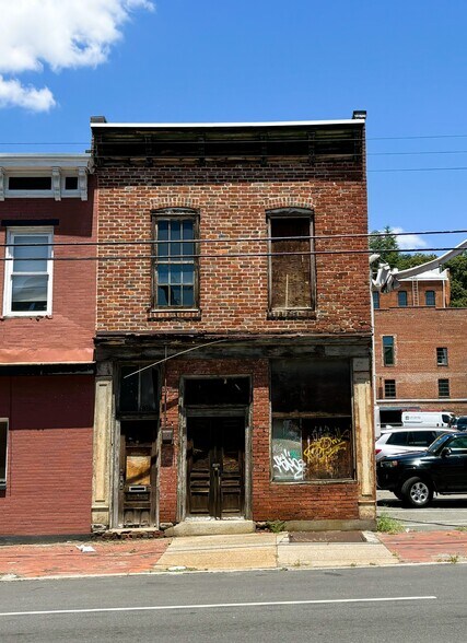 More Photos Of 2206 E Main St, Richmond Storefront Retail Residential For Sale