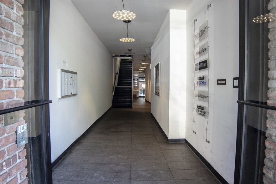 More Photos Of 1894 Eastchester Rd, Bronx Medical For Lease