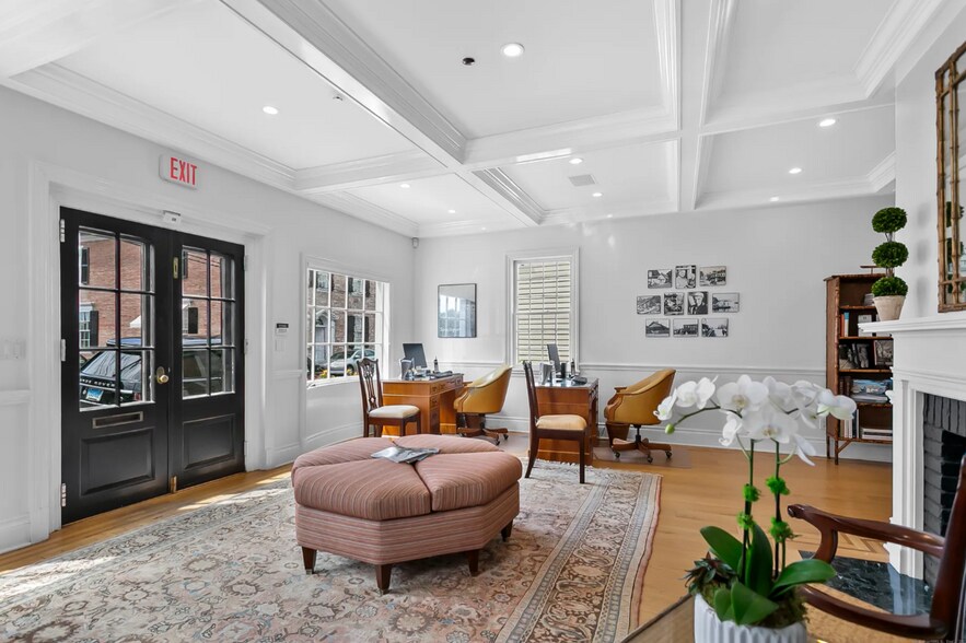 More Photos Of 656 Harbor Rd, Southport Office For Lease