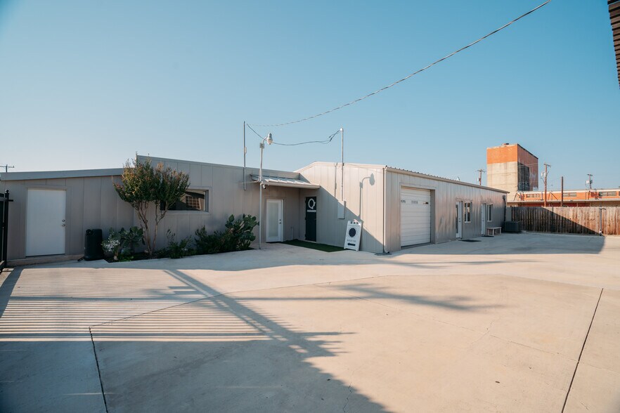 More Photos Of 1913 S Flores St, San Antonio Freestanding For Sale