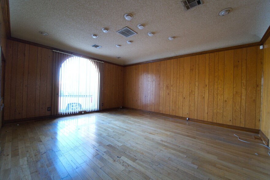 More Photos Of 4443 Maine Ave, Baldwin Park General Retail For Lease