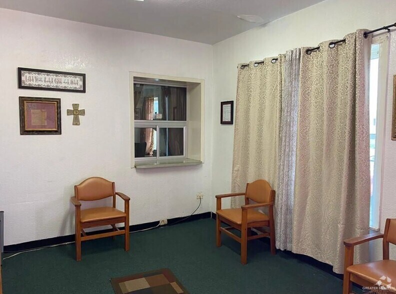 More Photos Of 104 N Texas St, Rio Grande City Specialty For Sale