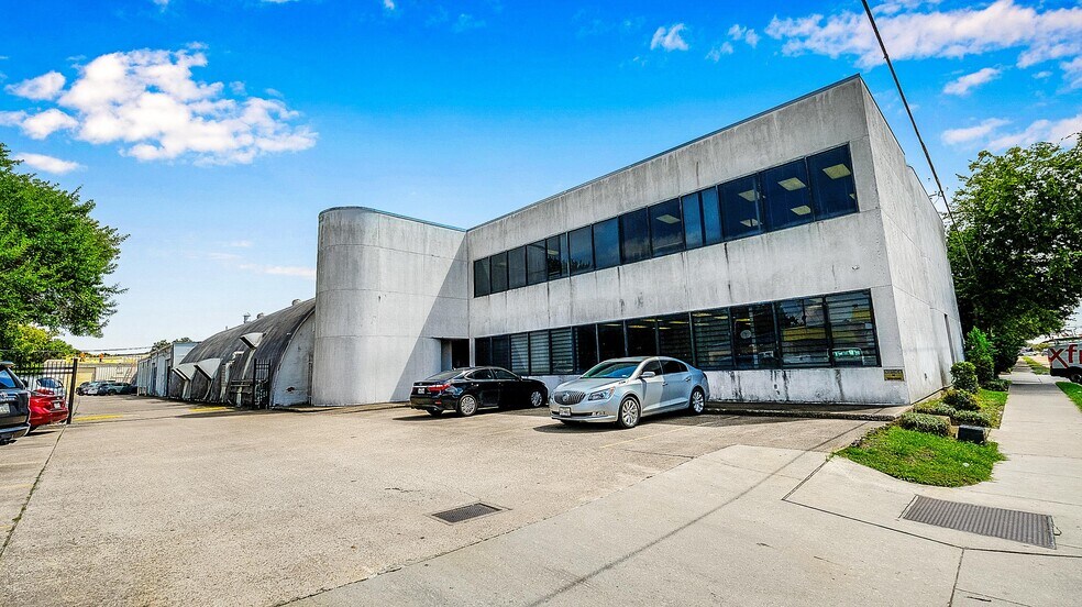 Primary Photo Of 5550 Airline Dr, Houston Warehouse For Sale