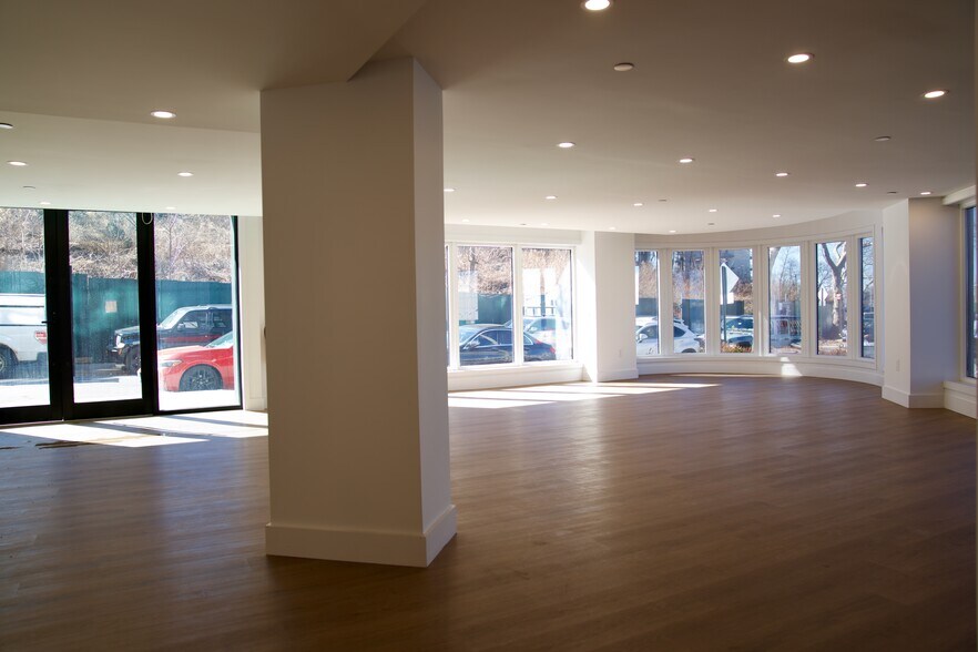 More Photos Of 160 Richmond Ter, Staten Island General Retail For Lease