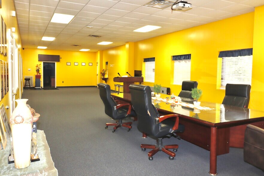 More Photos Of 2335 Columbia Hwy, Pulaski Office For Sale