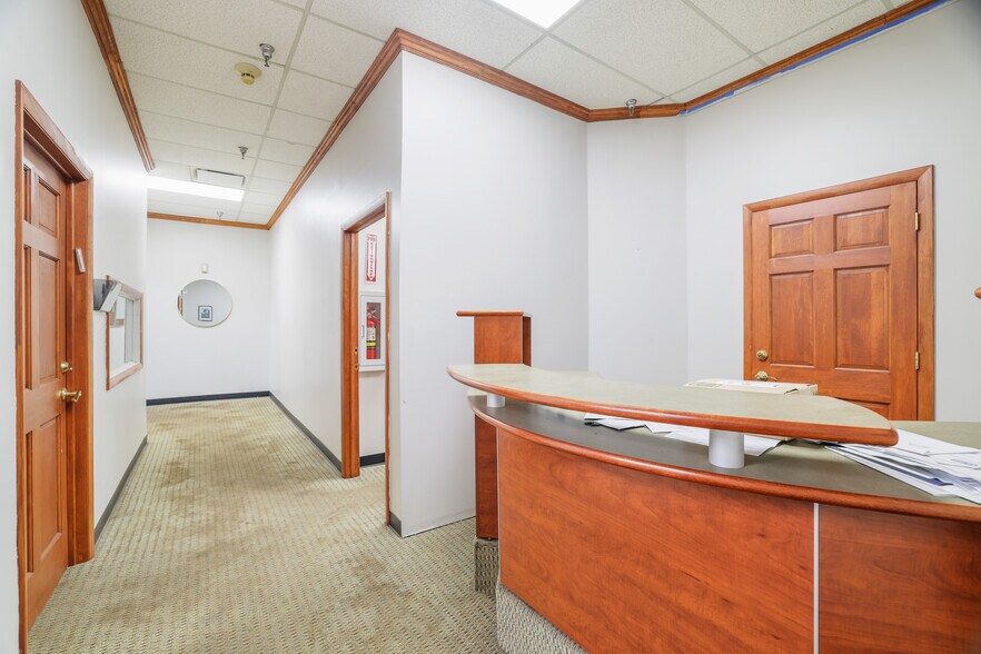 More Photos Of 105-119 Sprague Ave, Middletown Manufacturing For Lease