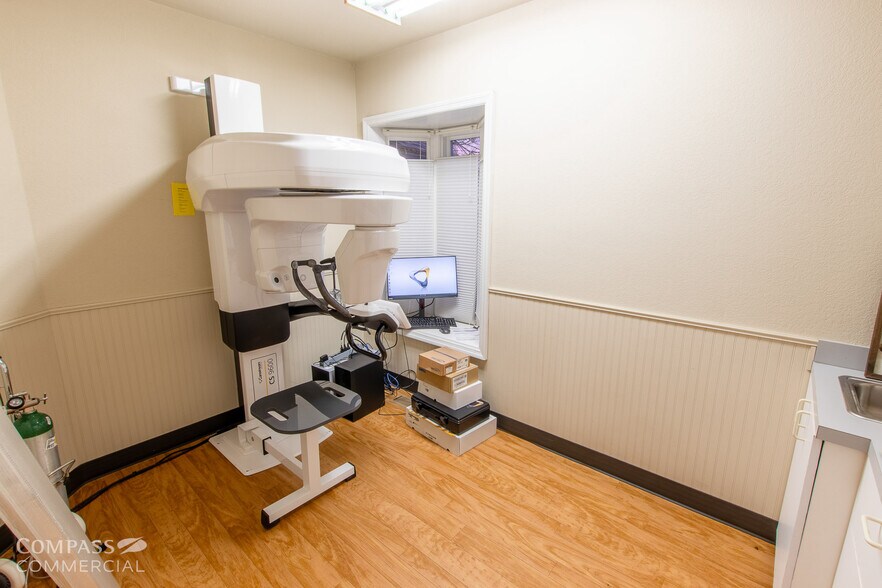 More Photos Of 207 NW 6th St, Redmond Medical For Sale