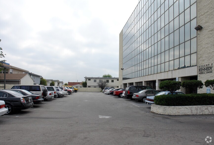 More Photos Of 4477 W 118th St, Hawthorne Medical For Sale