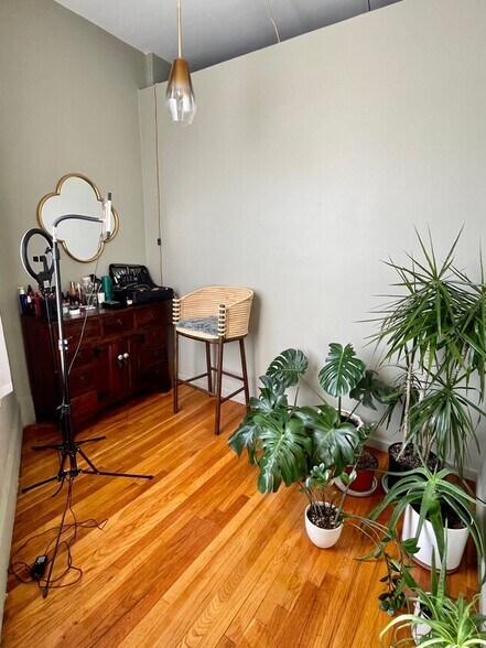 More Photos Of 264 Newark Ave, Jersey City Storefront Retail Office For Lease