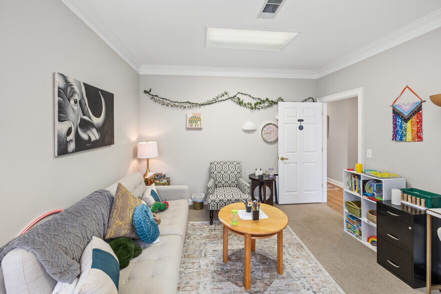 More Photos Of 555 Sun Valley Dr, Roswell Office For Lease