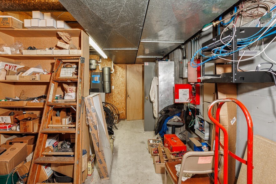 More Photos Of 835 SE 17th Ave, Portland Office For Sale