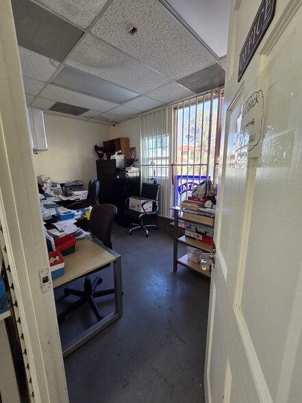 More Photos Of 38423-38425 E 9th St, Palmdale Storefront Retail Office For Sale