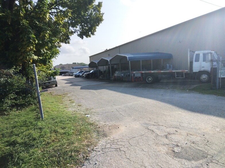 More Photos Of 13424 Hempstead Hwy, Houston Warehouse For Sale