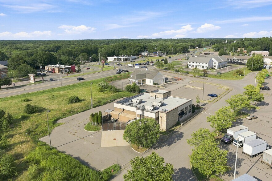 More Photos Of 726 W Center St, West Bridgewater Restaurant For Lease