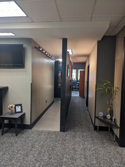 More Photos Of 2900 SW Wanamaker Dr, Topeka Office For Lease