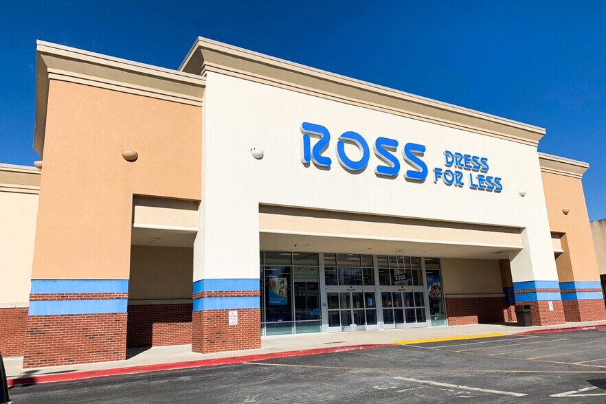 Primary Photo Of 3157-3197 Elm St NE, Covington General Retail For Lease